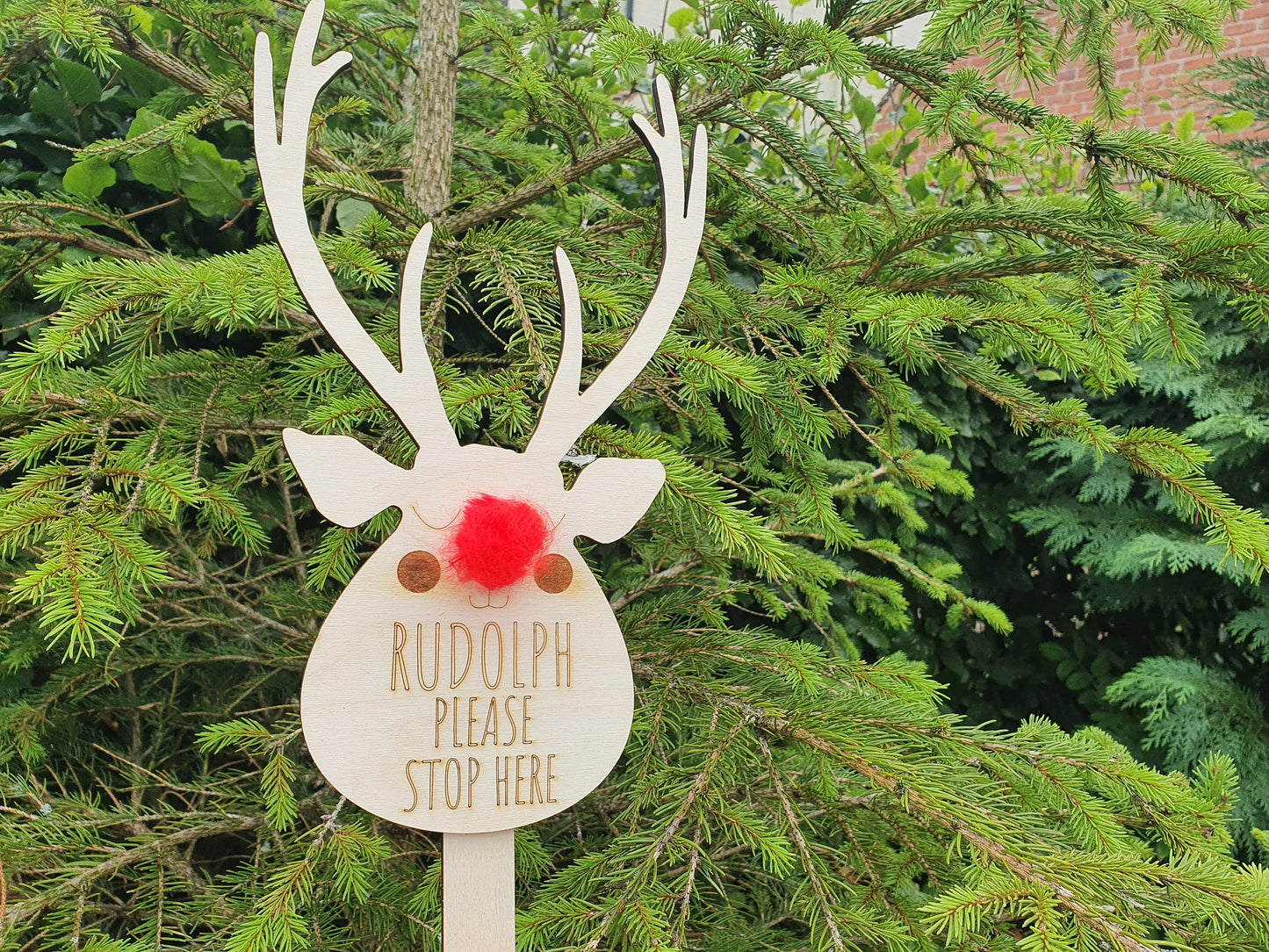 Rudolph Please Stop Here Wooden Christmas Sign – Red Pom Pom Nose