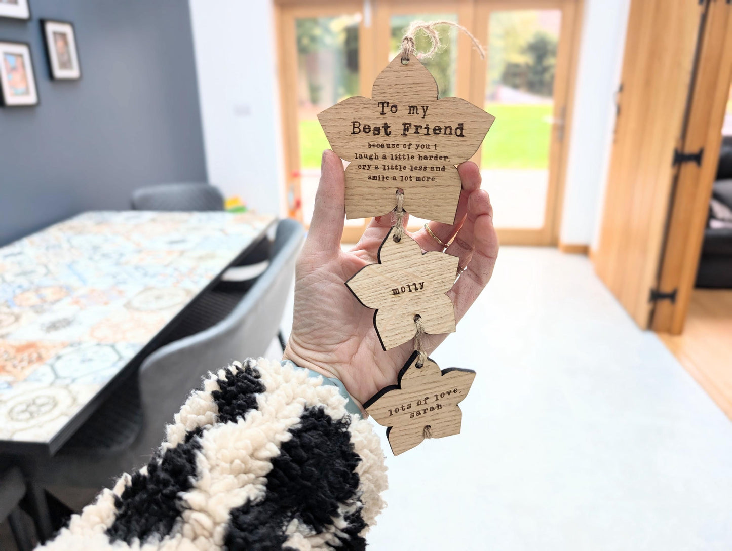 Personalised Wooden Flower Best Friend Gift - Engraved Keepsake. Sign for friend.