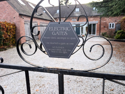Electric gates, please don't attempt to open wooden sign. Sign for delivery drivers and post.