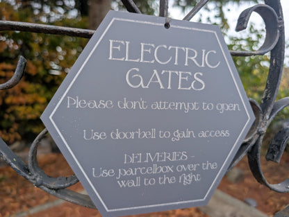 Electric gates, please don't attempt to open wooden sign. Sign for delivery drivers and post.